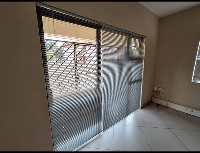 180M² OFFICE TO LET IN THREE RIVERS PROPER